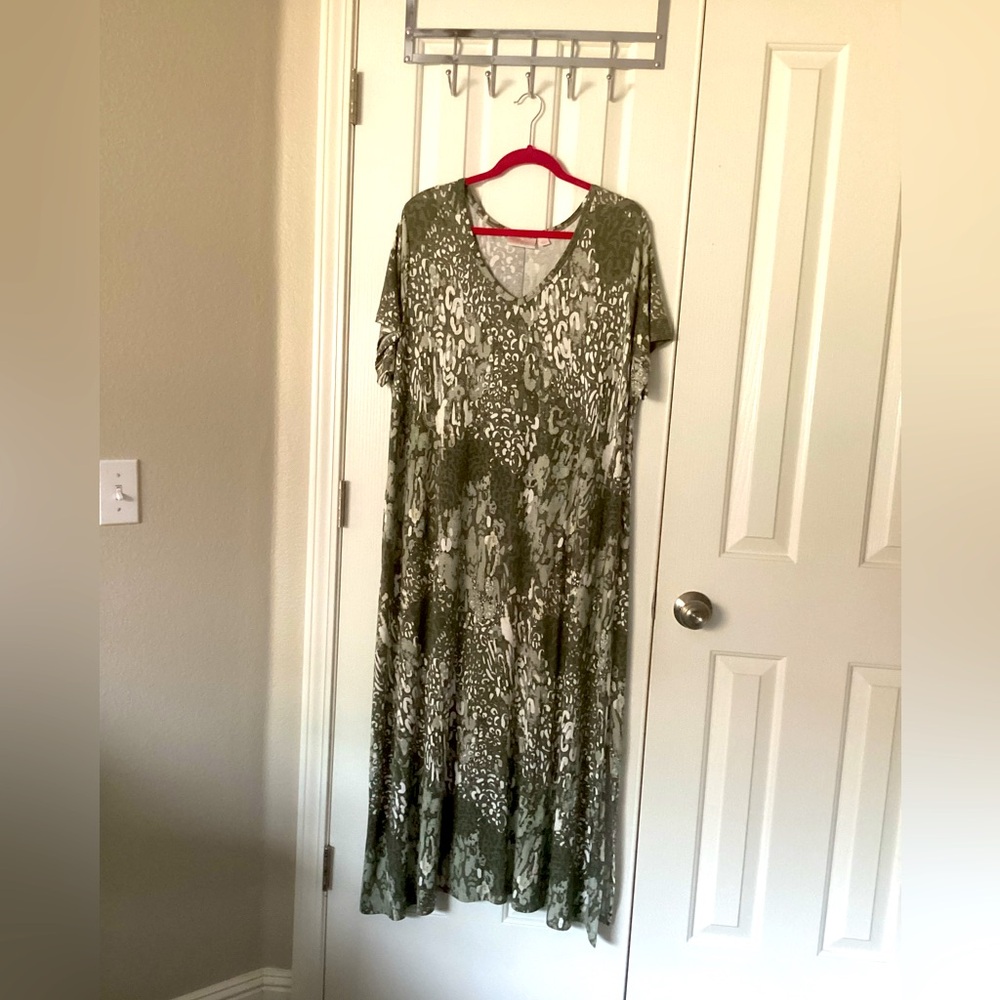 Belle by Kim Gravel Midi Dress